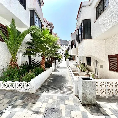 Cozy Apartment, Only 3 Min Walk From The Beach In Los Gigantes *
