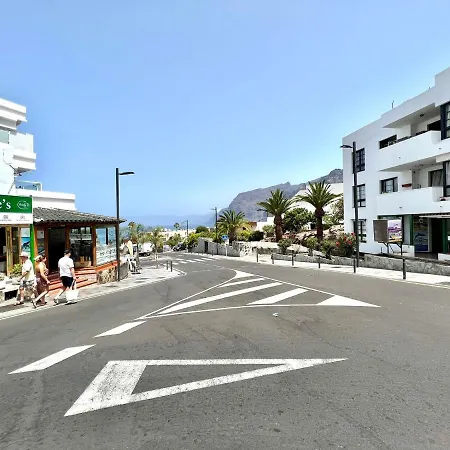 Daire Cozy Apartment, Only 3 Min Walk From The Beach In Los Gigantes Acantilado de los Gigantes