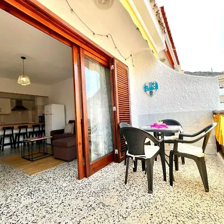 Cozy Apartment, Only 3 Min Walk From The Beach In Los Gigantes Acantilado de los Gigantes